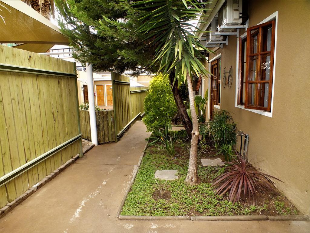 Uzuri Guesthouse Cc Windhuk Zewnętrze zdjęcie